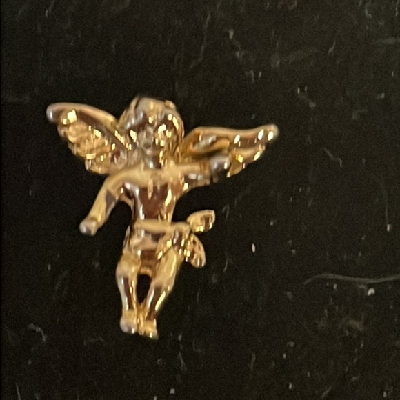 Vintage 1/2” gold plated Angel cherub hat lapel pin tie tack - Picture 4 of 9